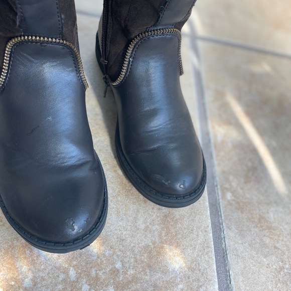 Boots - Picture 7 of 8